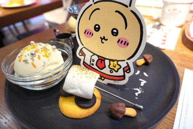 【ちいかわレストラン】「二代目料理長の気まぐれデザートプレート」1,760円（税込）