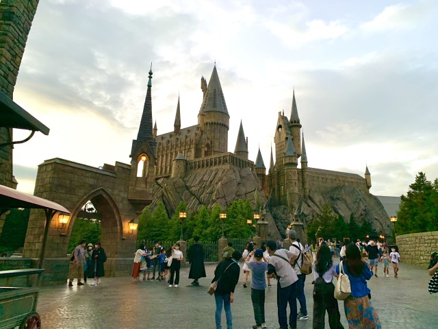 ホグワーツ城は映える写真が撮れるスポットがある。