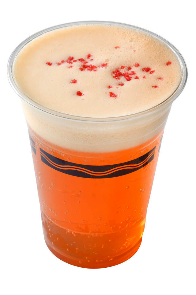 ビアカクテル(カムカム) 830円|東京ディズニーリゾート「ディズニー・クリスマス」スペシャルメニュー|販売店舗:東京ディズニーシー「バーナクル・ビルズ」|発売日:2024年11月8日(金)〜12月25日(水)