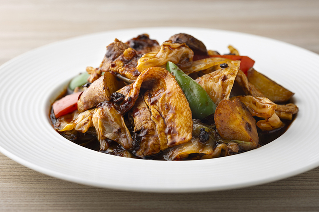 「かみふらのポークとインカのめざめの回鍋肉」＜期間：2025年12月20日～2026年2月28日＞【紅ズワイ蟹やお寿司、ラムステーキも！北海道の美食を味わう東京ドームホテル「北海道フェア2025 第2弾」開催！】