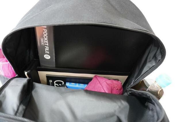 B5サイズのノートが横に入る