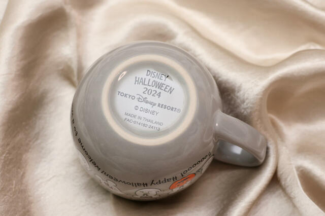 マロンティラミス、スーベニアカップ付き 1,200円｜東京ディズニーランド「スウィートハート・カフェ」、東京ディズニーシー「ザンビーニ・ブラザーズ・リストランテ」｜東京ディズニーリゾート「ディズニー・ハロウィーン」スペシャルメニュー