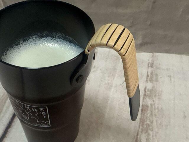 持ち手が藤素材なので温めても持ちやすい！