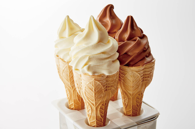 ソフトクリーム （バニラ・チョコレート） 各 350 円