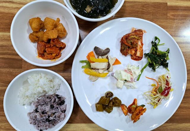 【気になる韓国、ソウルの今vol.31】「ヘドゥン韓食ブッペ」の料理の取り分け例