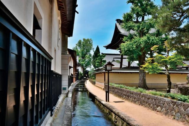 瀬戸川と白壁土蔵街【飛騨市】　画像：PIXTA
