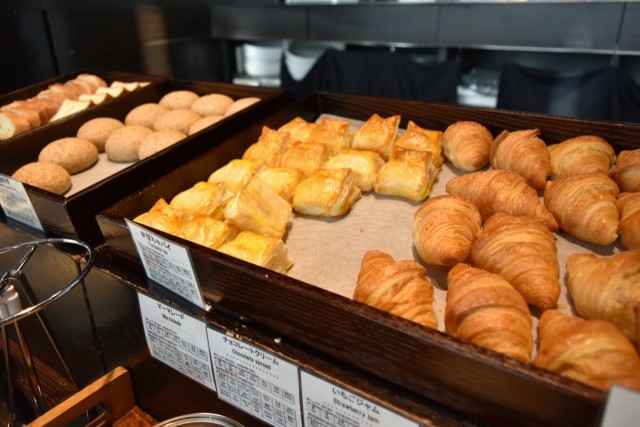 三井ガーデンホテル銀座プレミア／焼き立てのパンも種類が多い