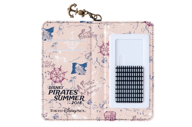 スマートフォンケース ¥3,300 ※（閉じた状態）縦約15×横約8×厚さ約1.5cm、（開いた状態）縦約15×横約17cm 各種スマートフォン対応｜東京ディズニーシー「ディズニー・パイレーツ・サマー」2018年