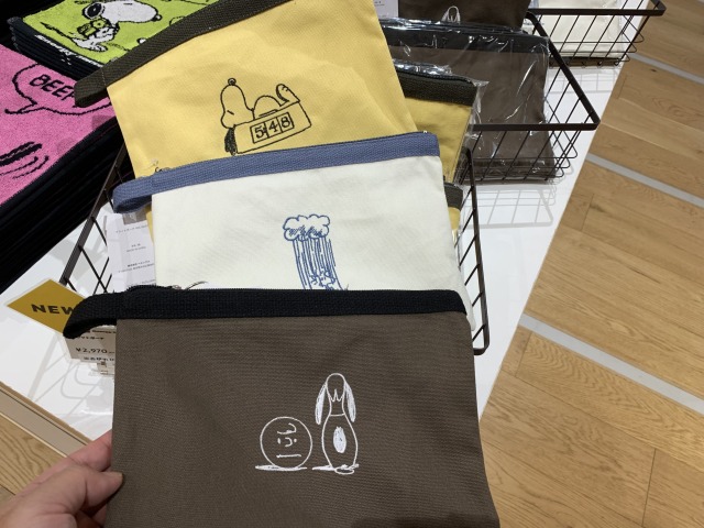 フラットポーチ（2,970円）