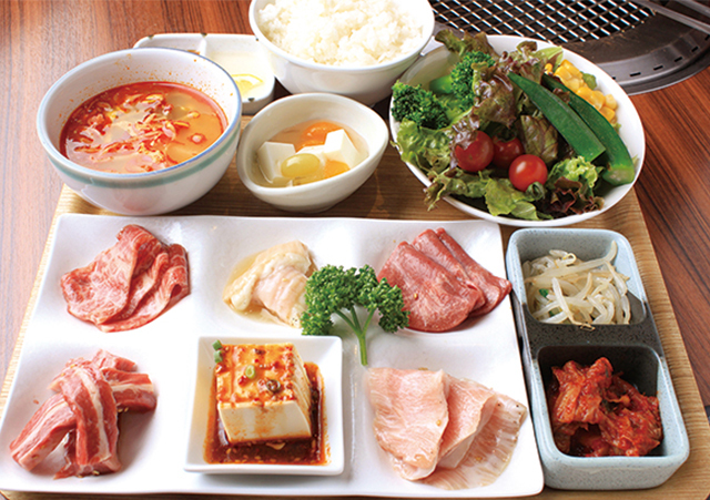 選べる5種盛り合わせランチ（ライス・サラダバー付）1,350円｜焼肉清江苑　池袋西口本店