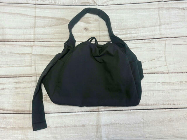 背面も装飾がないシンプルなデザイン