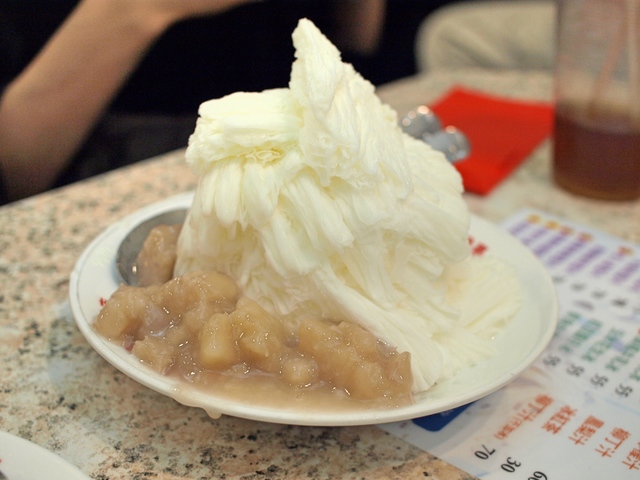 台湾らしいタロイモをたっぷりトッピングした『辛發亭』のタロイモかき氷