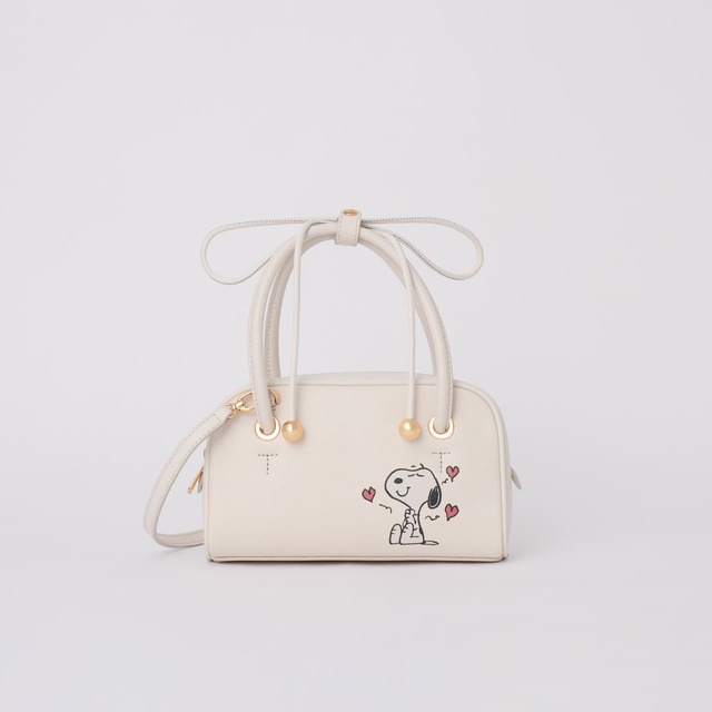 【PEANUTS×FURLA】「フルラ ポピー ミニ ドーム」¥49,500(税込み)、W21 x H11 x D7cm(全4色)
