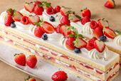 「苺のショートケーキ」＜期間：2026年1月7日～4月30日＞【“断面美”ミルフィーユやフレジエが登場！苺がきらめく「横浜ベイシェラトンのナイトスイーツブッフェ」】