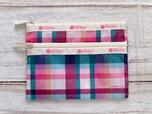 ピンクベースのカラフルなチェック柄のポーチ♪