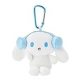 【ニュウマン新宿限定 「I.CINNAMOROLL」 コラボレーション商品】I.CINNAMOROLL ミニマスコットホルダー（全4種） 1,760円　ヘッドホンをしたアイシナモロール