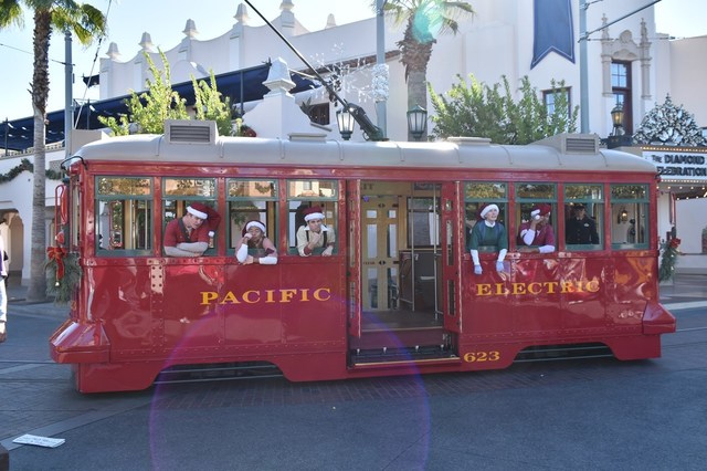 レッドカー・トロリー・ニュース・ボーイズもクリスマスモードに