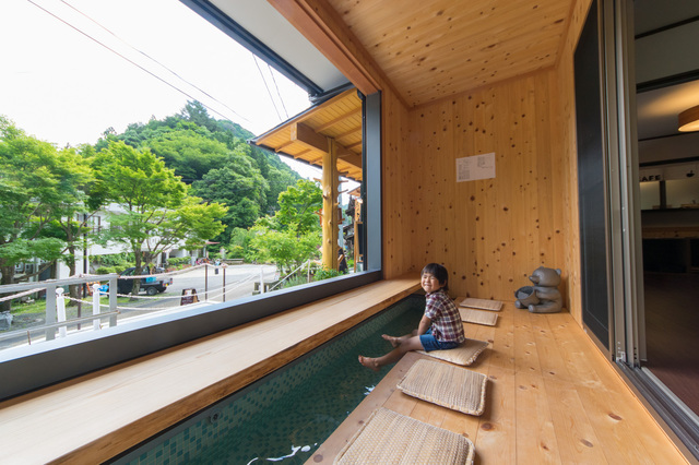 「晴耕雨読ヴィレッジ」足湯カフェ