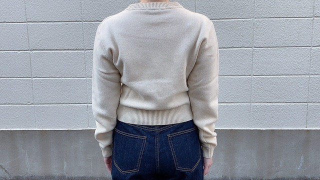 【UNIQLO（ユニクロ）】プレミアムラムクロップドセーター／ナチュラルSサイズ着用