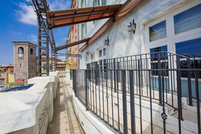 オチェーアノ コースメニュー時のテラスは高さが設けてあり見易い