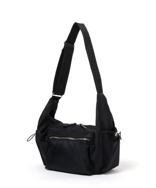 【グローバルワークの「バッグ」売れ筋ランキング 8位】「撥水軽量8ポケショルダー」4,950円（税込）