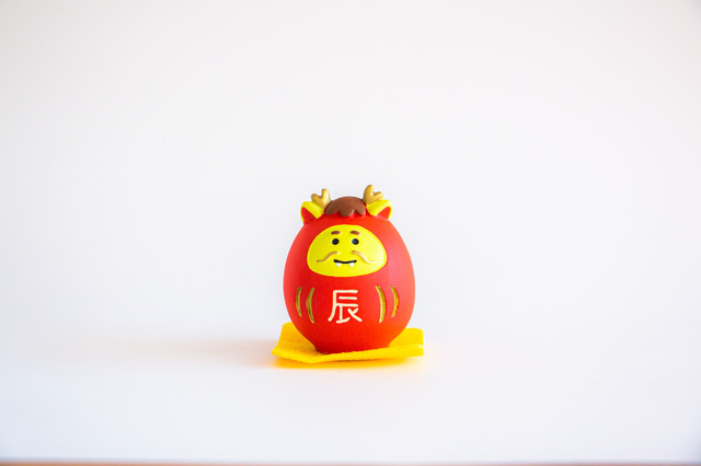 干支だるま　コンコンブル　たつ紅　748円（税込）