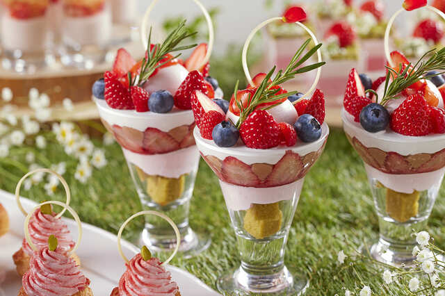 【ストロベリースイーツブッフェ -Magical Strawberry Field-】いちごたっぷりの「ストロベリーパフェ」