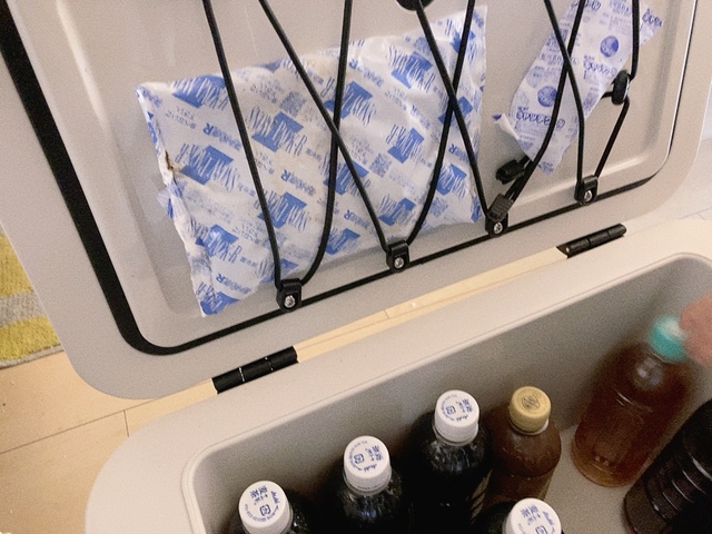 【アイリスオーヤマ HUGEL 真空断熱クーラーボックス】500mlペットボトルが20本、350ml缶が30本、2Lペットボトルが4本程度入る