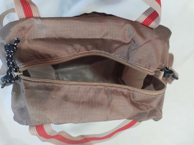 ファスナーを開けた状態