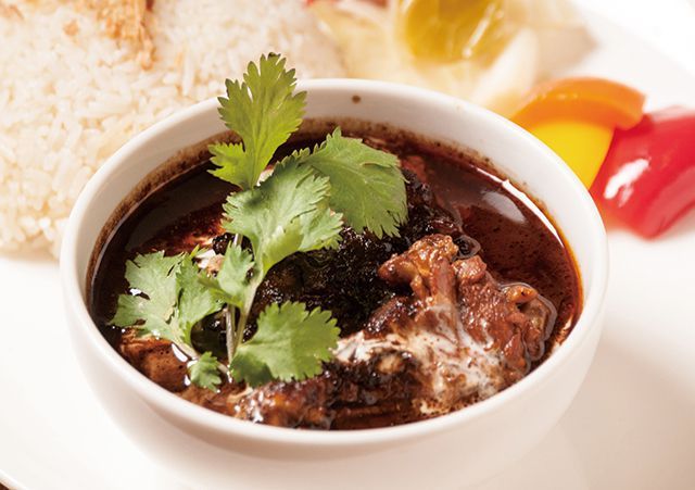 厳選「エスニックカレー」の名店／【シンガポール】ファイブスター・カフェ（中目黒）　マレー風ブラックカレー 950円