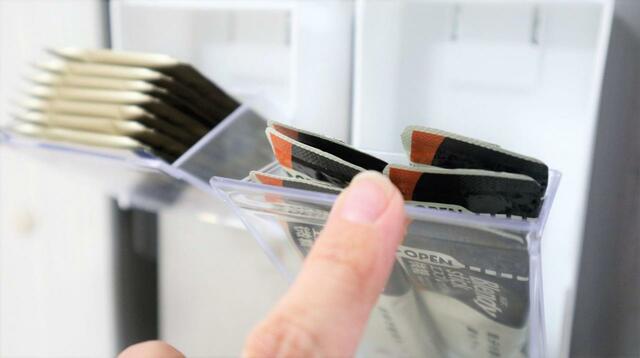 【セリア マグネットスイングケース】1人1杯なら1週間分程度のドリンクを常備できる