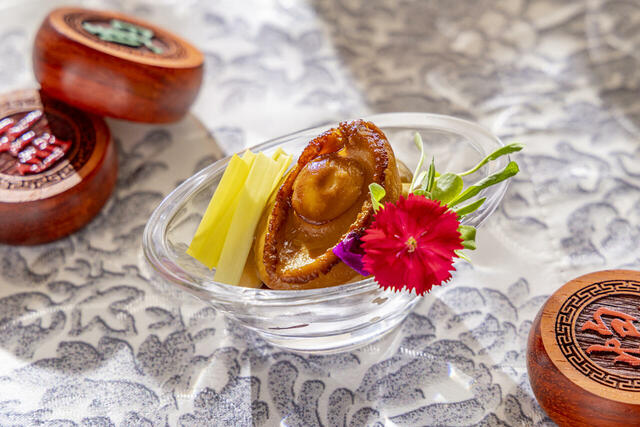 草船借箭　鮑のオイスターソース掛け【ヒルトン東京『チャイニーズアフタヌーンティー三国志』】