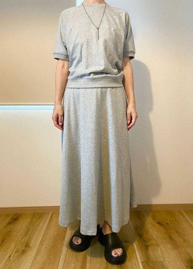 【無印良品 ライトスウェットクルーネック半袖Tシャツ/フレアスカート】リラックス感ときれいさを両立してくれる一枚です♪