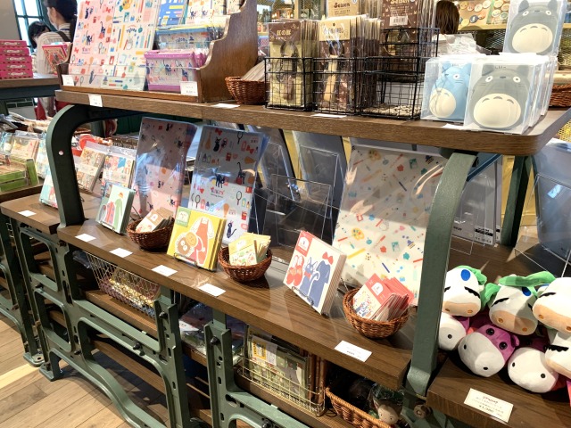 クリアファイルやポストカードもお土産におすすめ