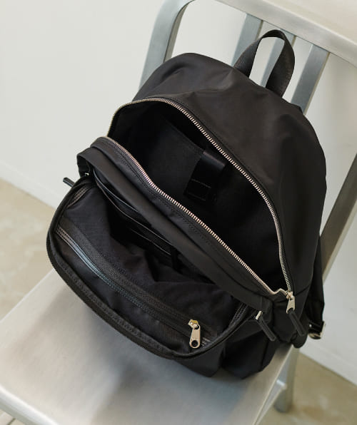 【ÉPOR・Pac Sac】2分割構造で、整理整頓がしやすい。