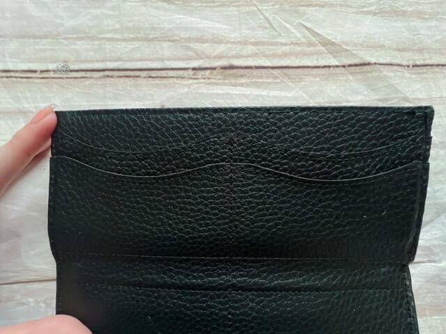 カードポケットは上下段に分かれ4個ずつで、合計8個ついています