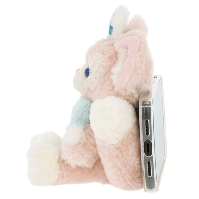 スマートフォンぬいぐるみ (PlayCharm) 3,500円|東京ディズニーシー「ダッフィー&フレンズのメイキング・ウインター・ウォーム」グッズ|販売店舗:東京ディズニーシー「マクダックス・デパートメントストア」|発売日:2026年11月2日(月)