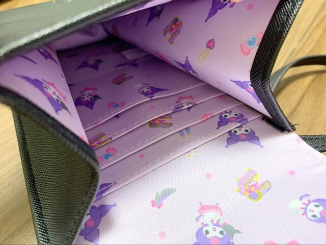 【クロミ 収納上手なスマホショルダーBOOK 】内部には4つのカードポケットも！