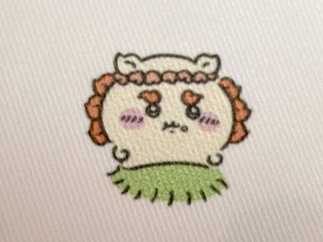 フルーツパフェをお裾分けしてもらったシーサー。口の横についているのがかわいいです♪