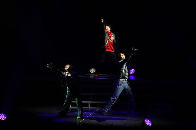 梅棒 11th STAGE 『ラヴ・ミー・ドゥー!!』より　© 飯野高拓[梅棒]