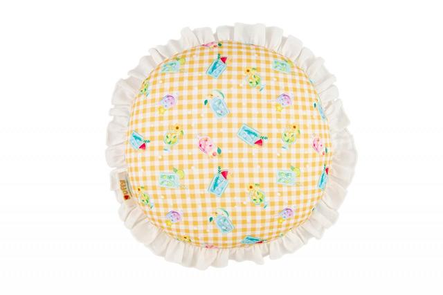 クッション 4,300円｜サイズ：縦約30×横約30×厚さ約12cm｜ダッフィー＆フレンズのテイスティ・サマー・サプライズ