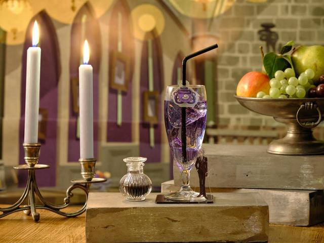 ＜オクタヴィネル＞グレープソーダ　　890円/コースター付き　1,790円