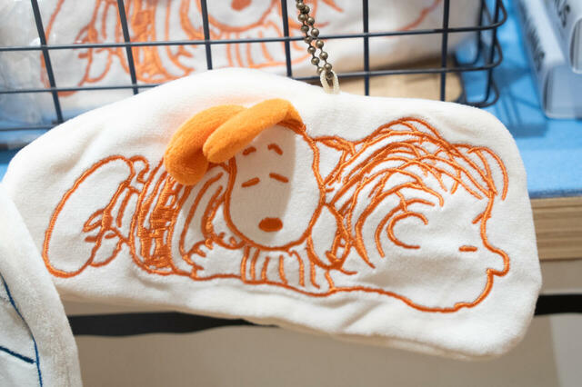 チェーン付きダイカットポーチ 2,750円