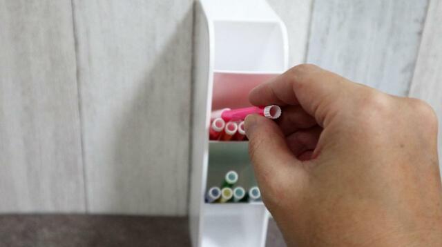 【セリア タワーペンスタンド】ペン1本1本をつまんですっと引き出せる
