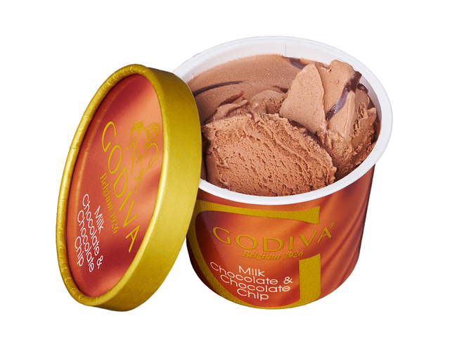 「カップアイスクリーム(ミルクチョコレート&チョコレートチップ)」<価格:ゴディバショップ:2,700円(税込)/オンラインショップ:3,564円(送料込)>【【ゴディバ×CLAMP】「保冷バッグセット」や「タンブラーセット」も発売!「ゴディバ×CLAMP コレクション」先行予約スタート!】