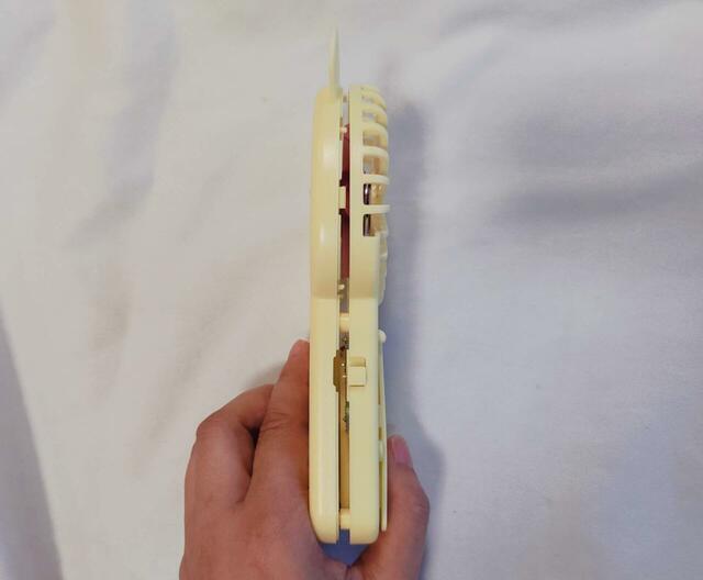 まずは本体2つを、カチッと音がするように組み合わせます