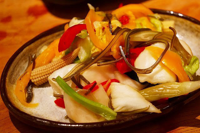 魚金 本店／ピクルスのような、カラフルな漬物