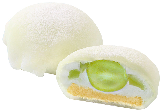 「洋菓子屋さんのシャインマスカット大福」＜価格：480円（税込）＞【不二家の和スイーツが楽しめる「FUJIYA Smile Switch Festa」が銀座三越でスタート！“ペコちゃん×サンリオキャラクターズ”のコラボグッズも登場！】