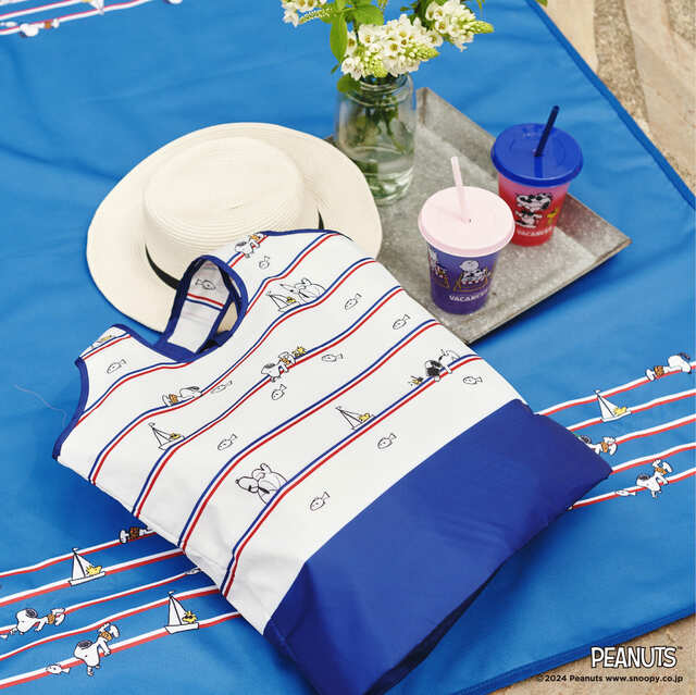 【PEANUTS×Afternoon Tea LIVING】保冷バッグL ¥2,860、カラーチェンジタンブラー 各¥1,320、LOGOSレジャーシート ¥5,280