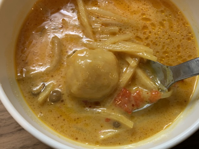 えび団子がマレーシア料理のようで美味しい